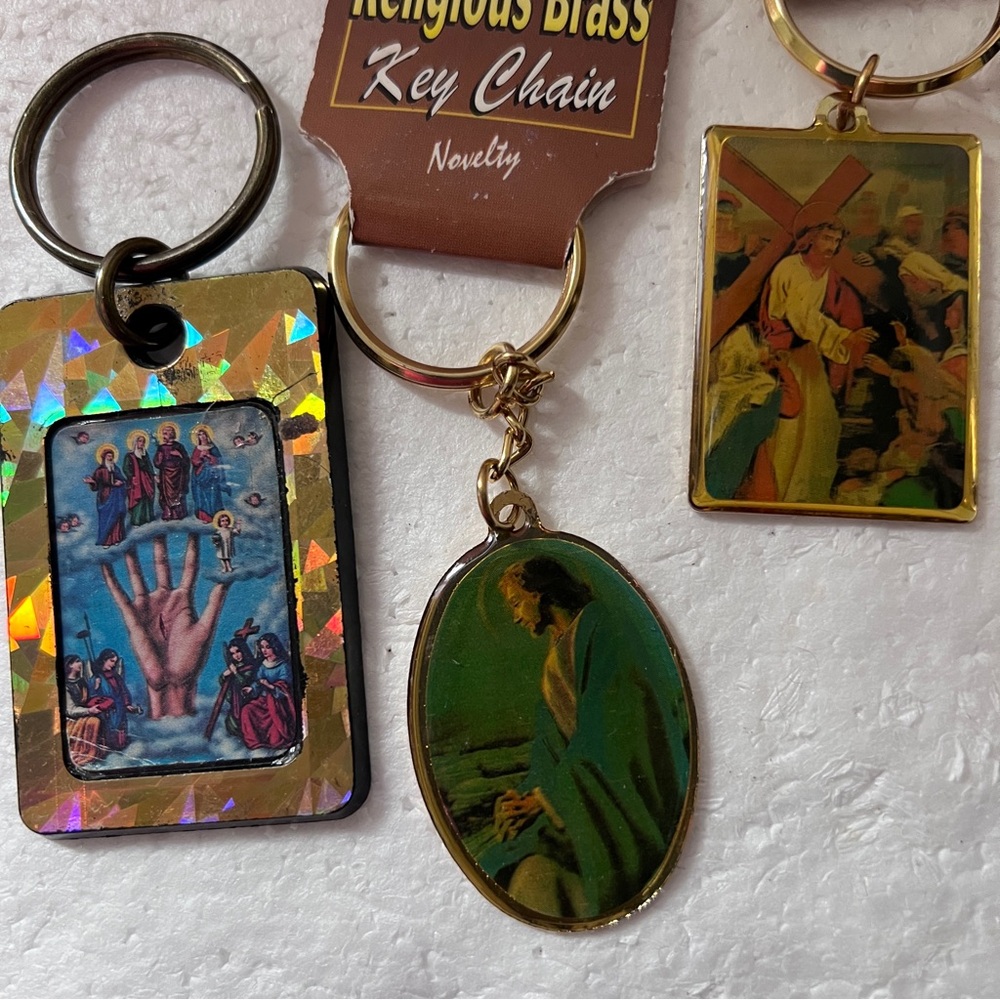 Vintage Catholic Religious Brass Keychains Holographic Novelty Lot - Picture 2 of 5